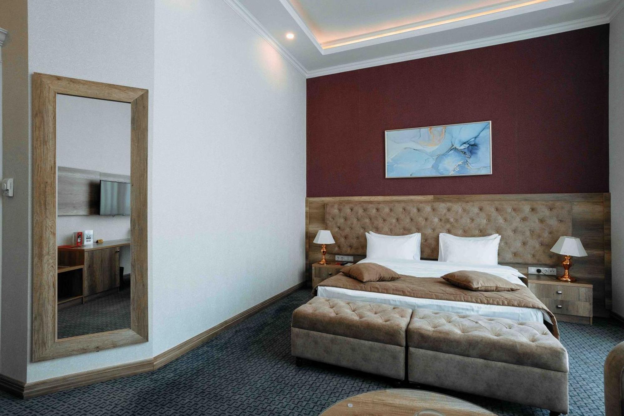 Ramada By Wyndham Shymkent Hotel ภายนอก รูปภาพ