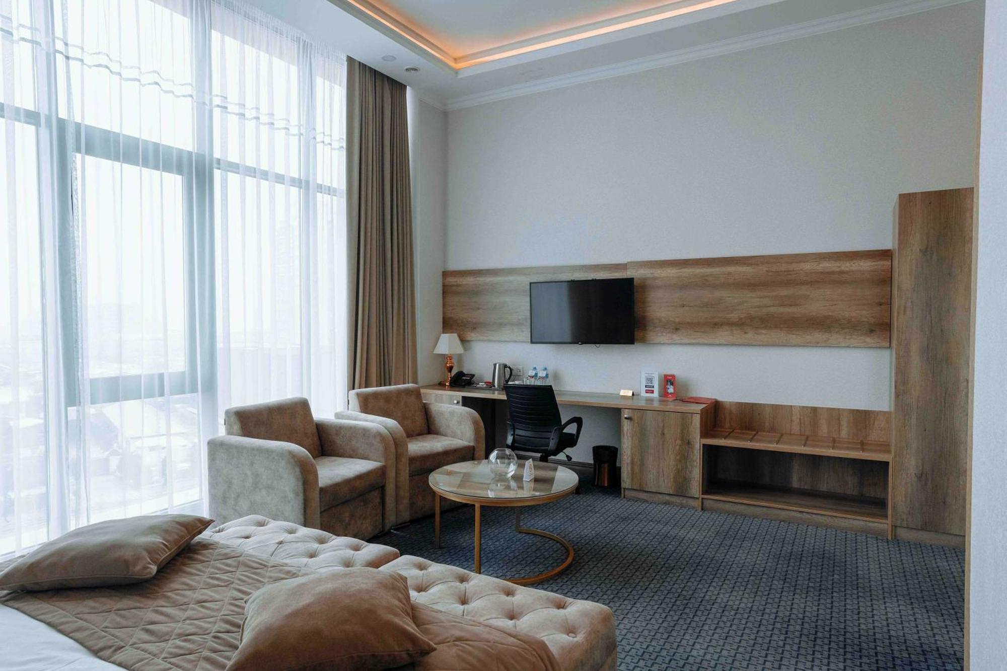 Ramada By Wyndham Shymkent Hotel ภายนอก รูปภาพ