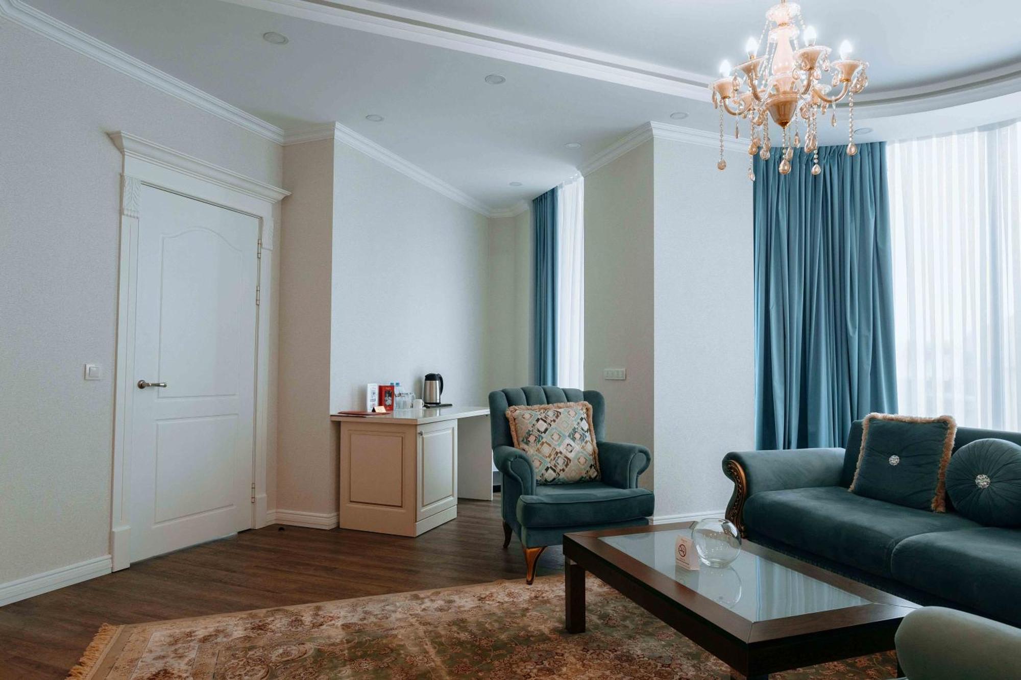 Ramada By Wyndham Shymkent Hotel ภายนอก รูปภาพ