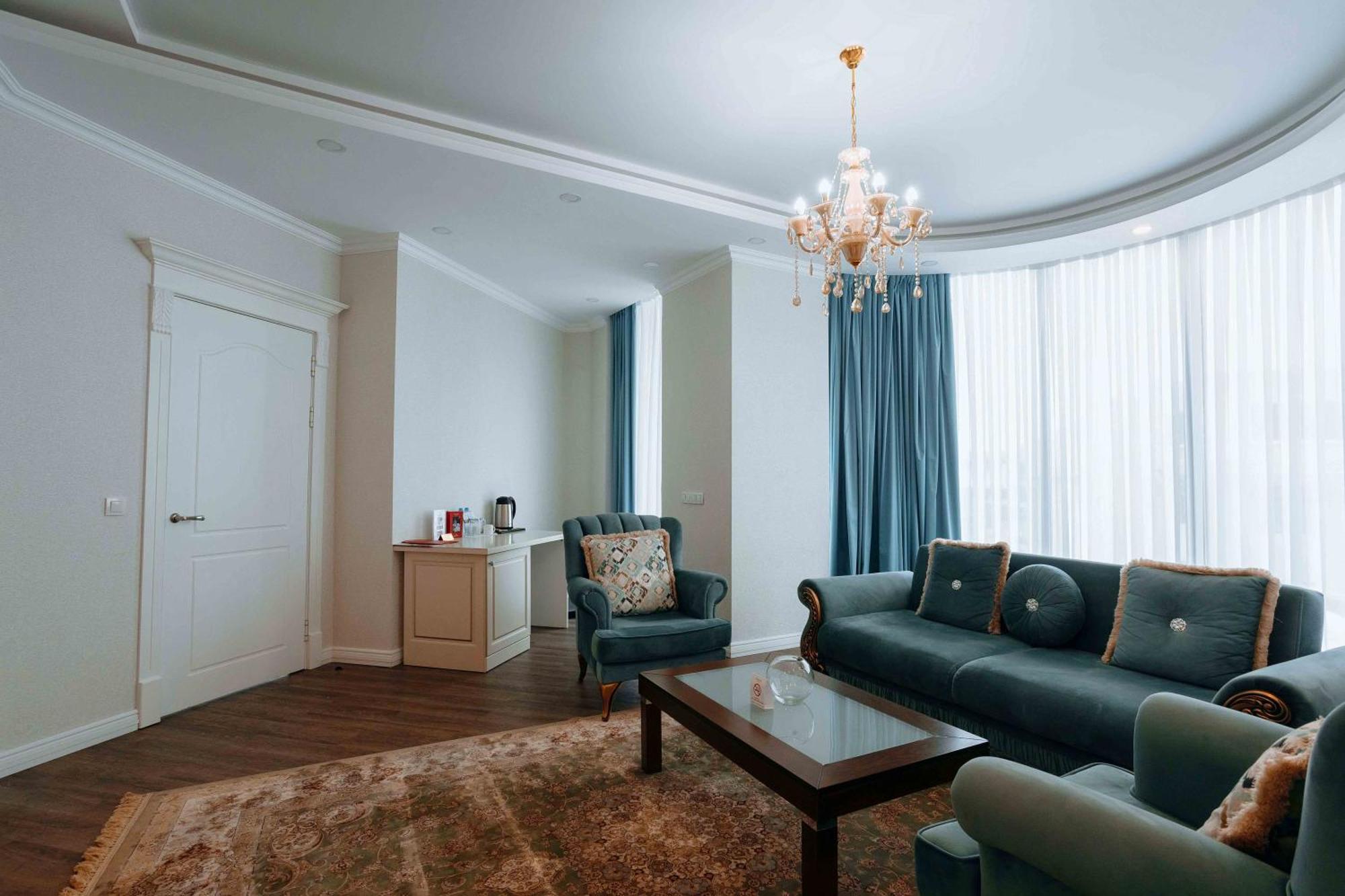 Ramada By Wyndham Shymkent Hotel ภายนอก รูปภาพ