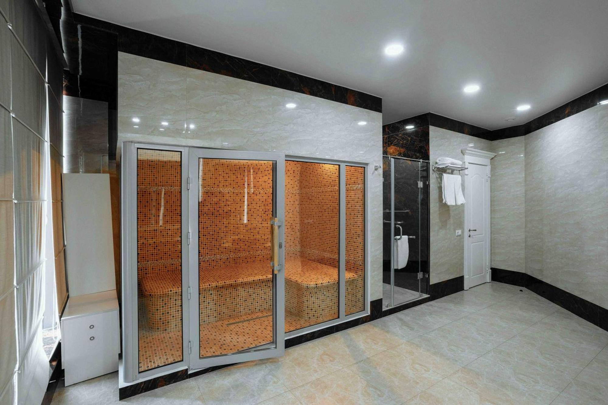 Ramada By Wyndham Shymkent Hotel ภายนอก รูปภาพ