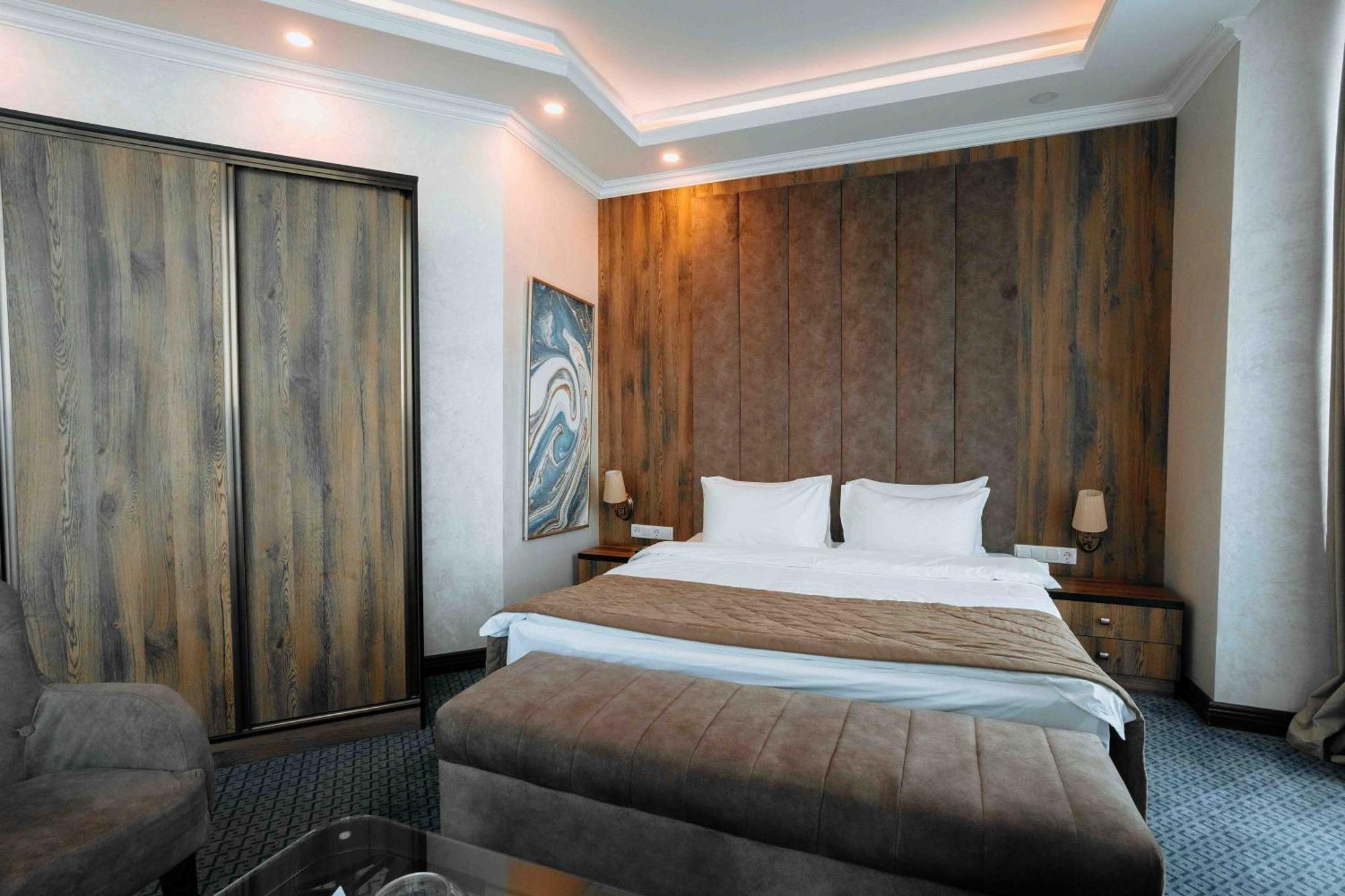 Ramada By Wyndham Shymkent Hotel ภายนอก รูปภาพ