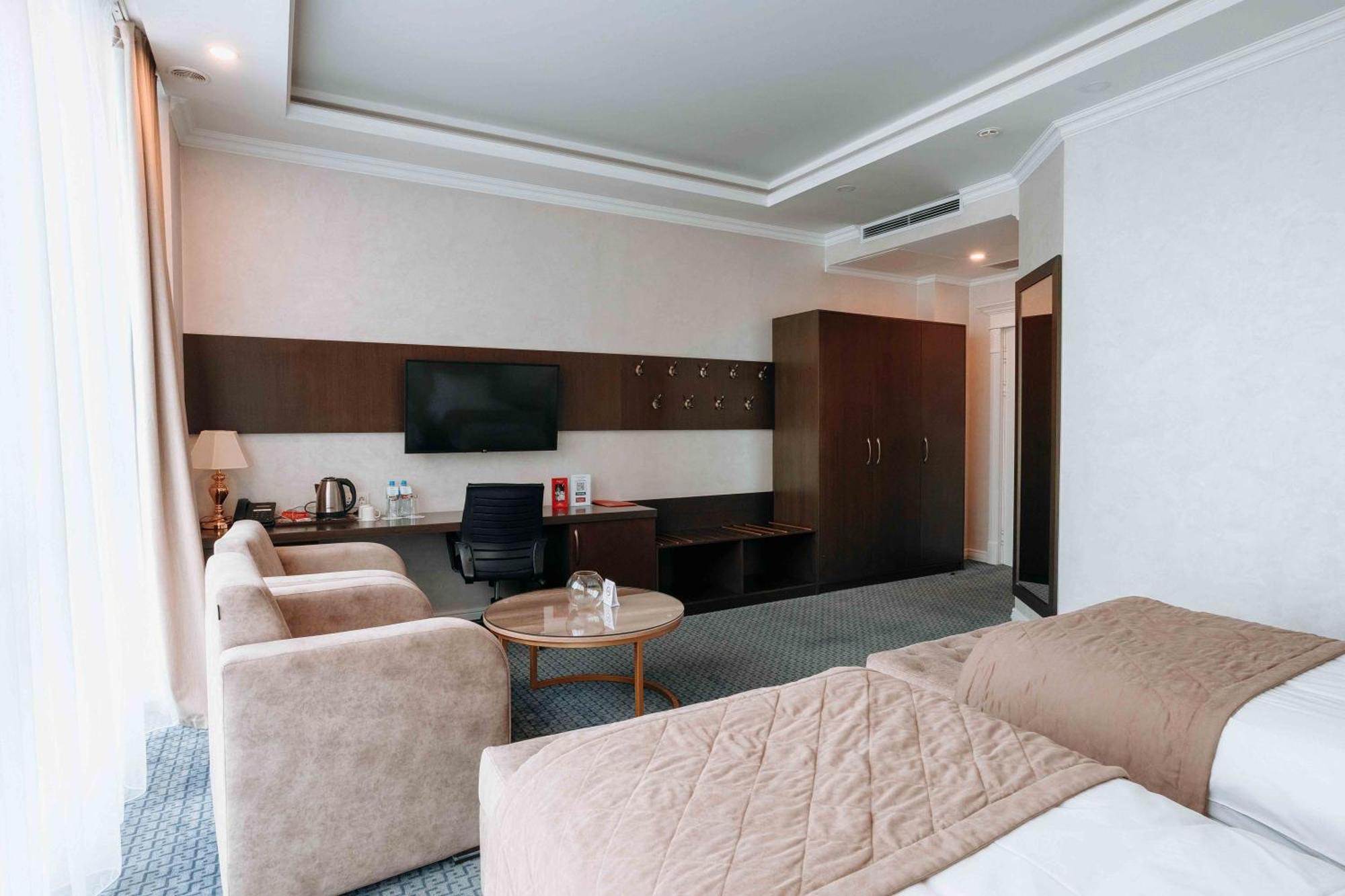 Ramada By Wyndham Shymkent Hotel ภายนอก รูปภาพ