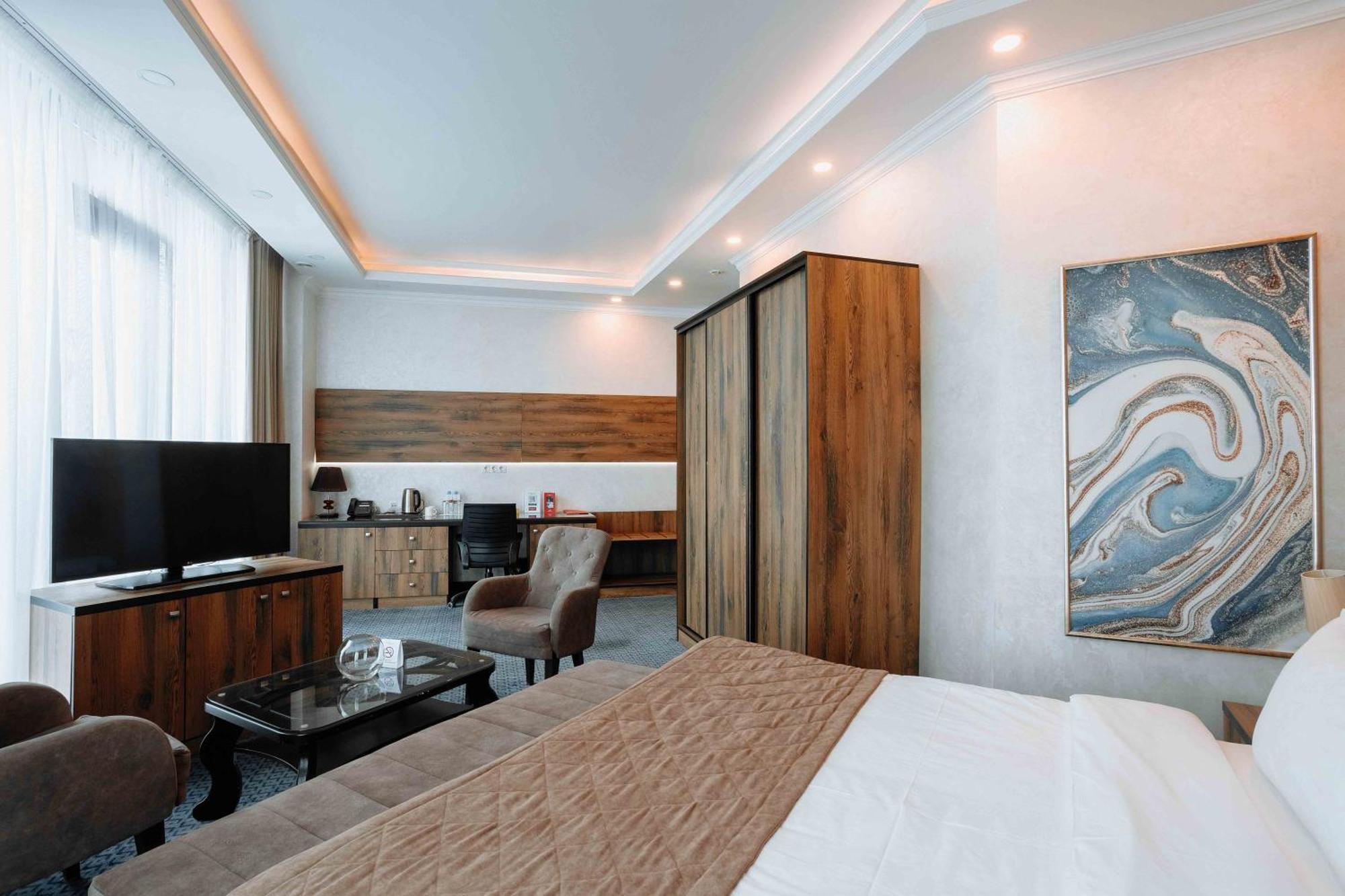 Ramada By Wyndham Shymkent Hotel ภายนอก รูปภาพ