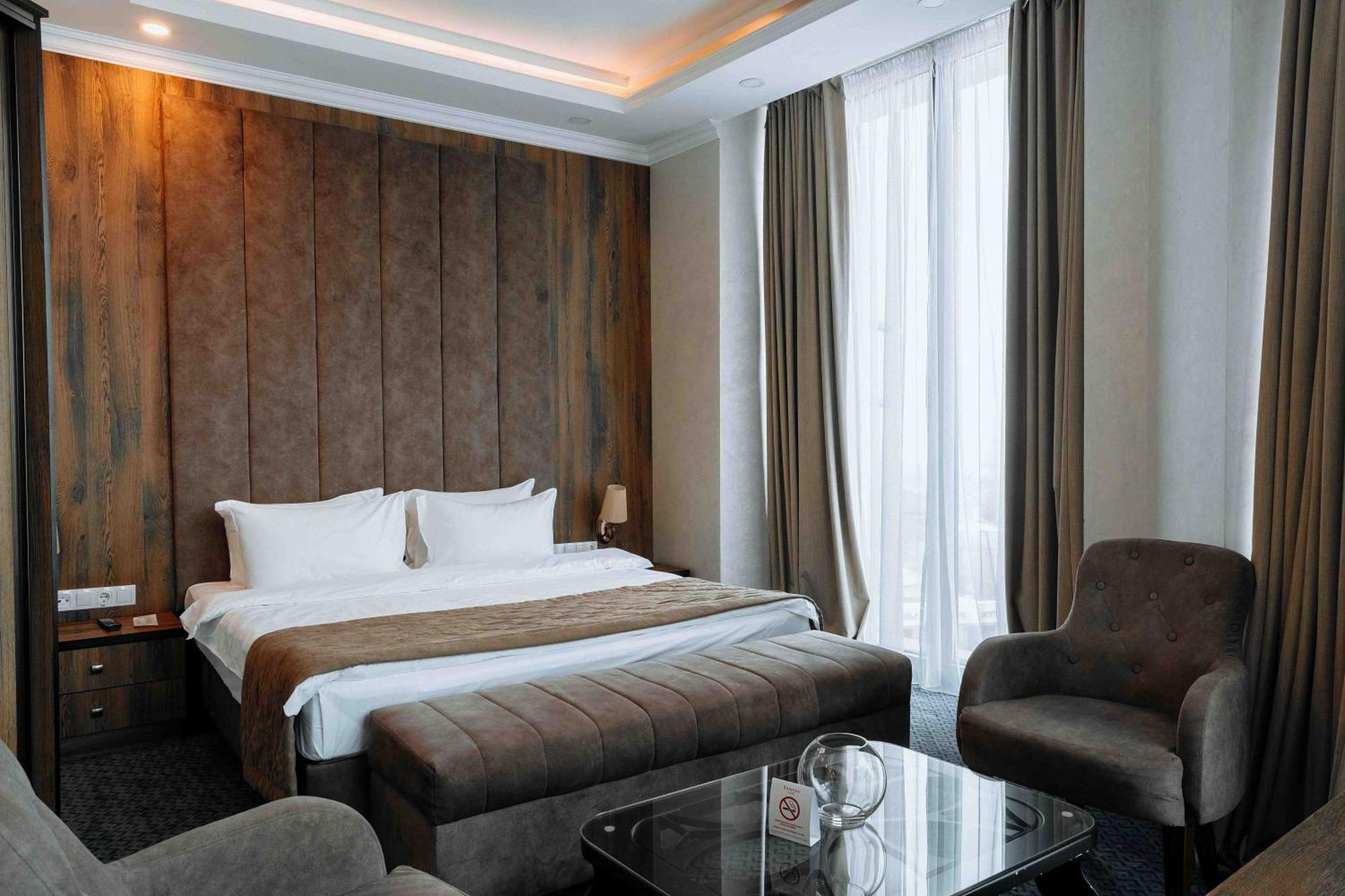 Ramada By Wyndham Shymkent Hotel ภายนอก รูปภาพ