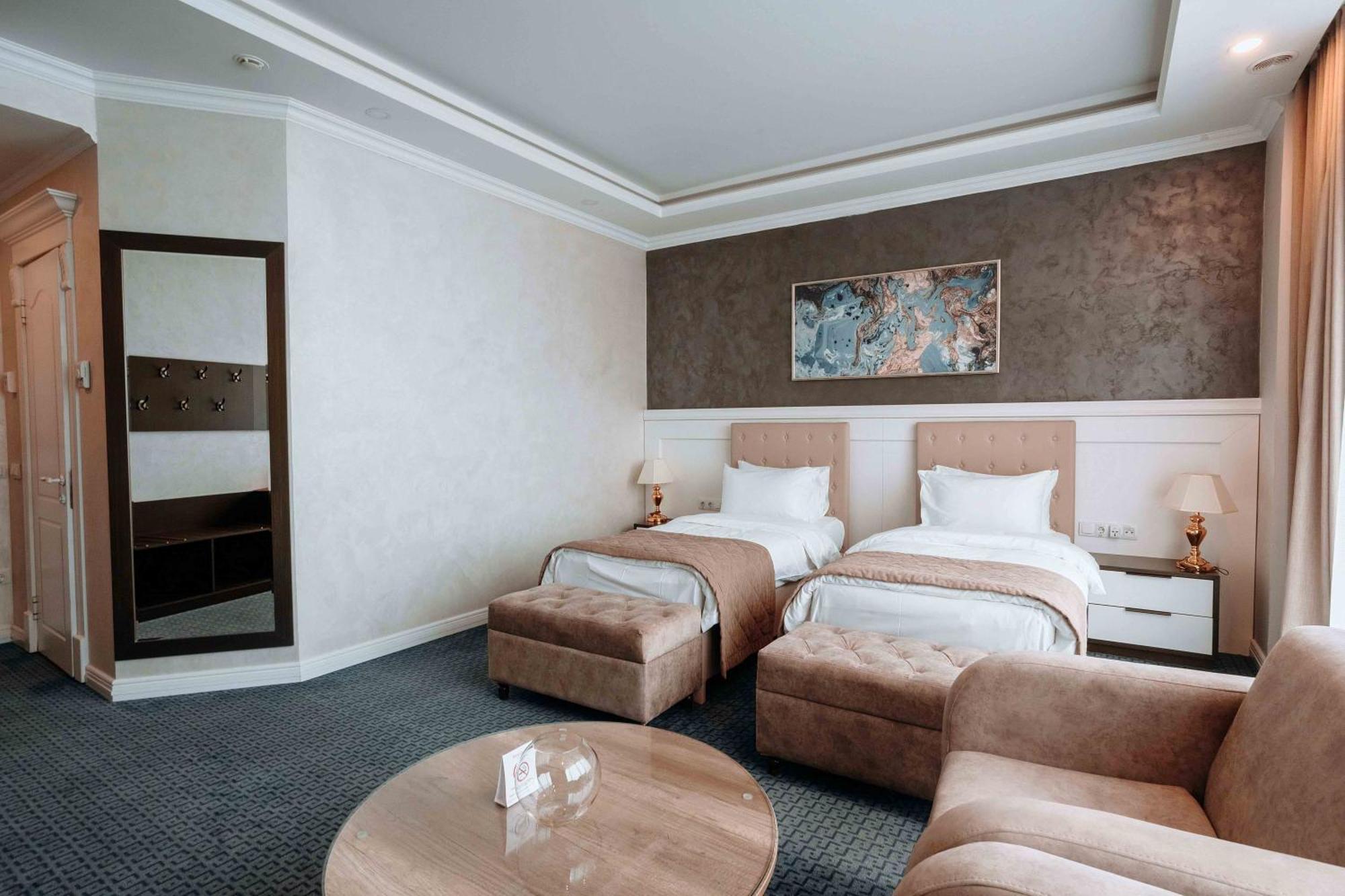 Ramada By Wyndham Shymkent Hotel ภายนอก รูปภาพ