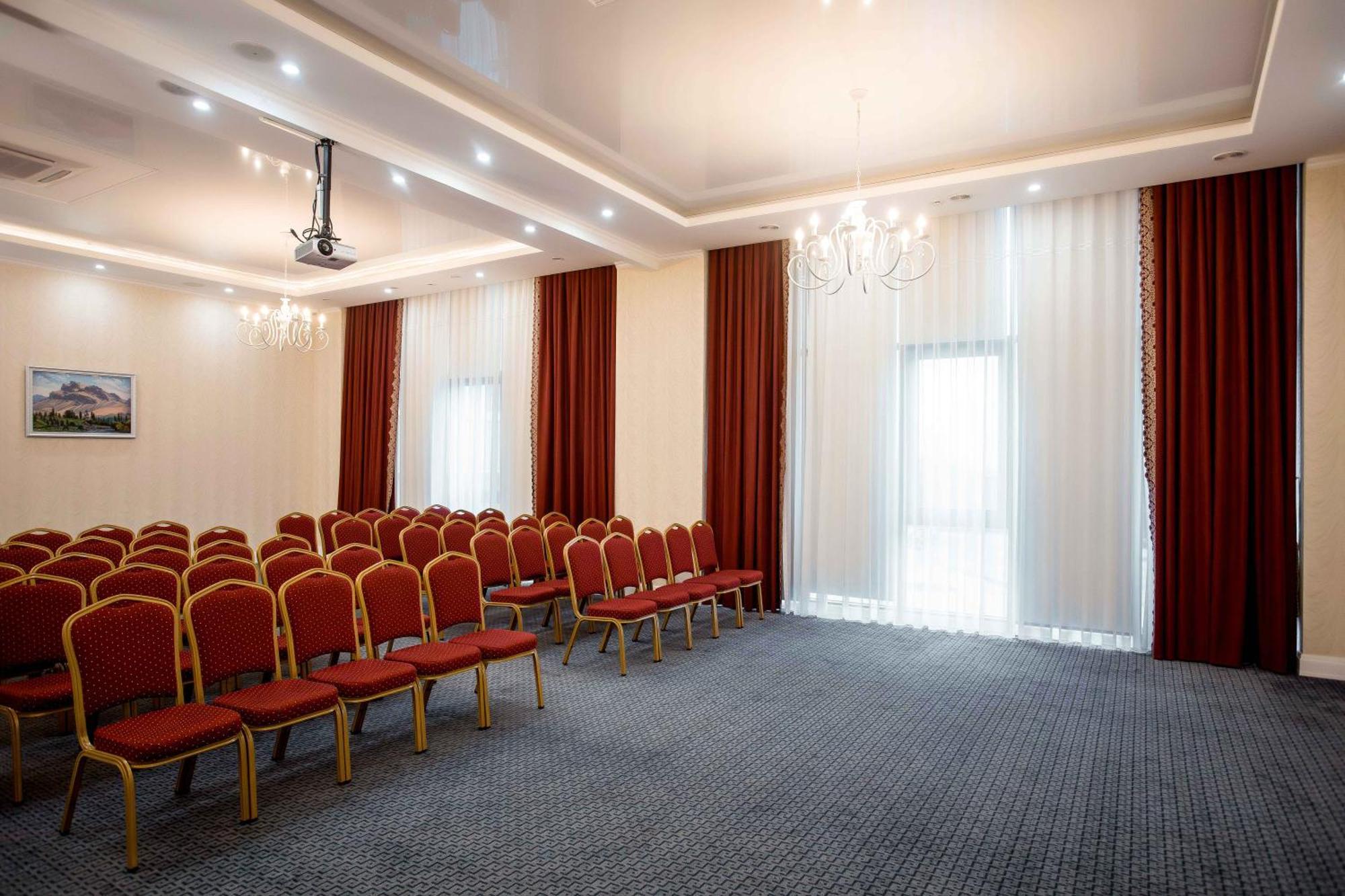 Ramada By Wyndham Shymkent Hotel ภายนอก รูปภาพ