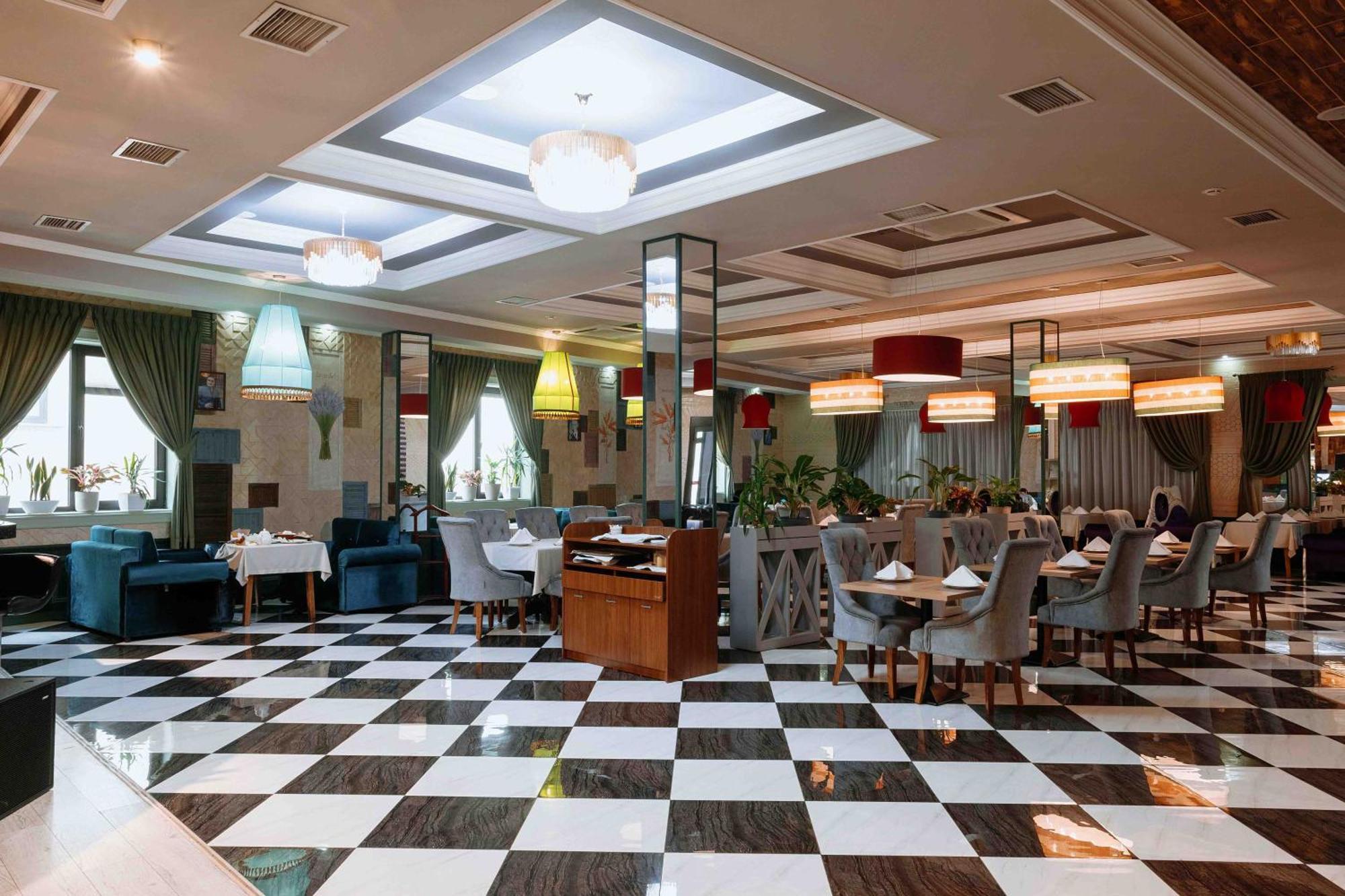 Ramada By Wyndham Shymkent Hotel ภายนอก รูปภาพ