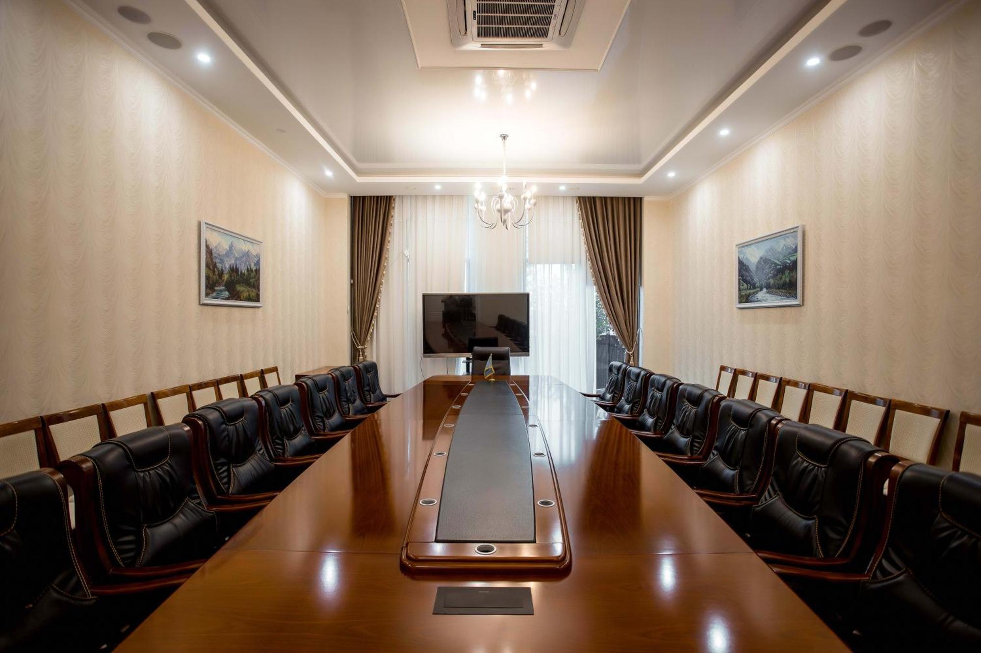 Ramada By Wyndham Shymkent Hotel ภายนอก รูปภาพ