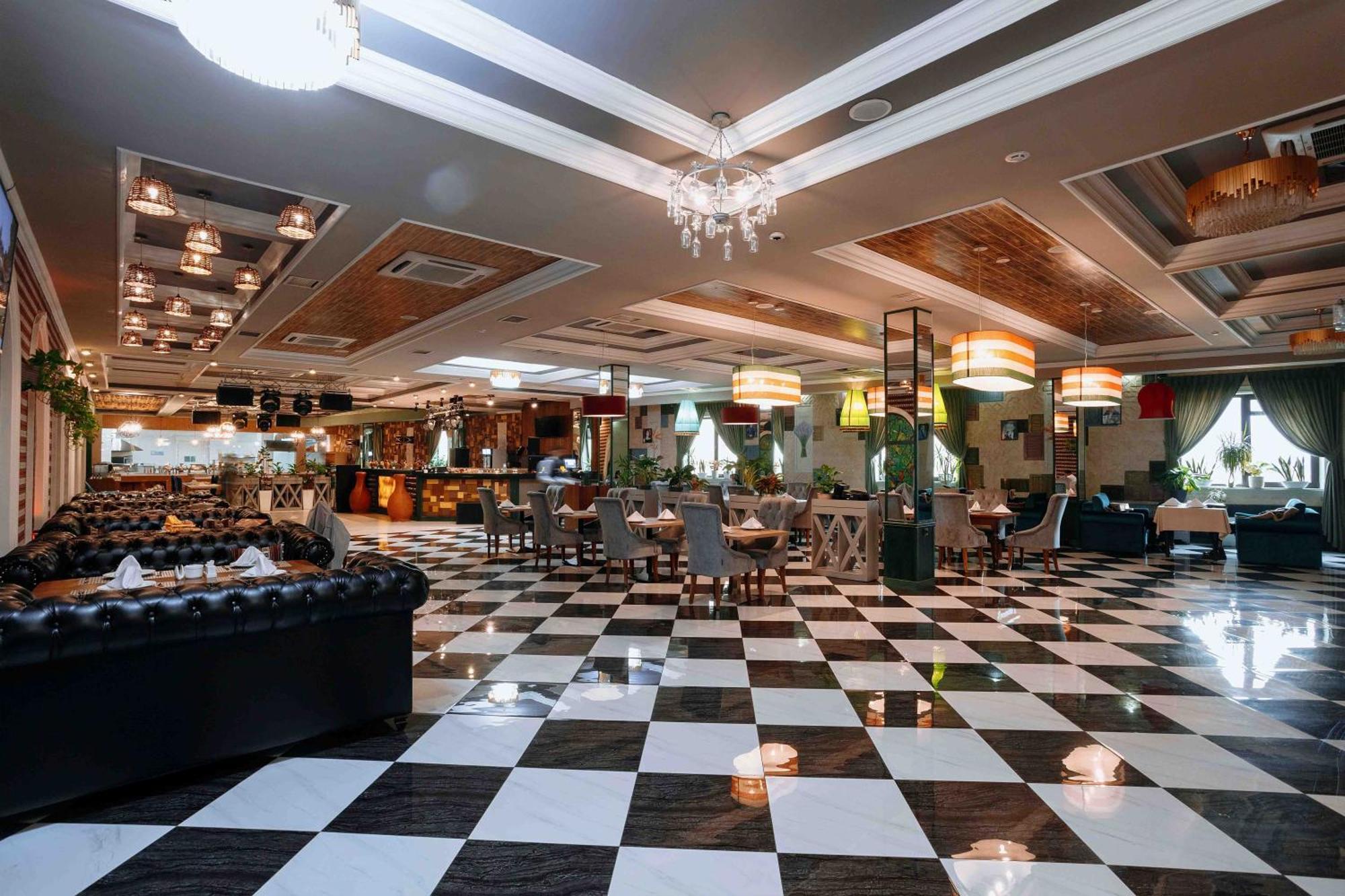 Ramada By Wyndham Shymkent Hotel ภายนอก รูปภาพ