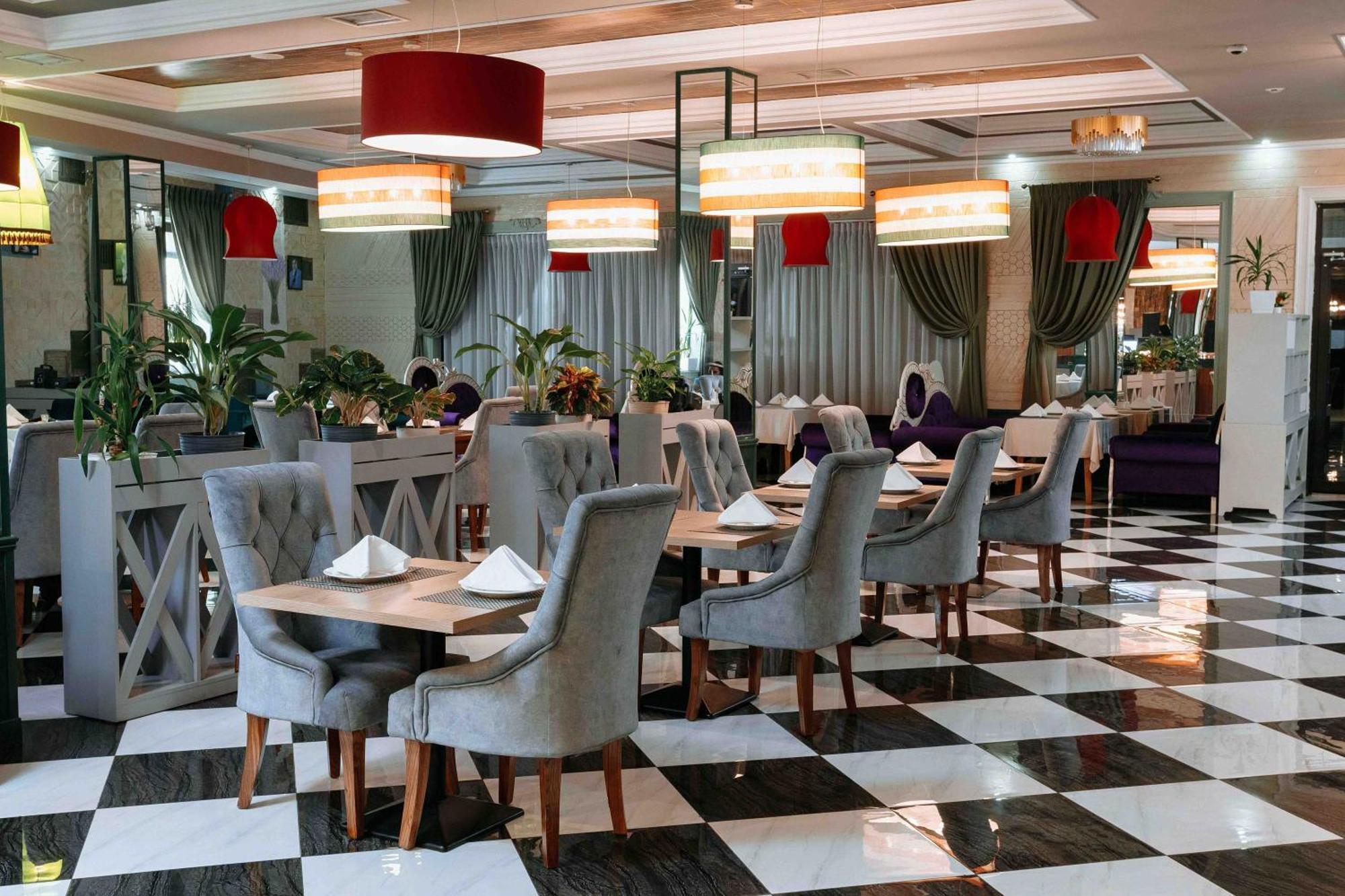 Ramada By Wyndham Shymkent Hotel ภายนอก รูปภาพ