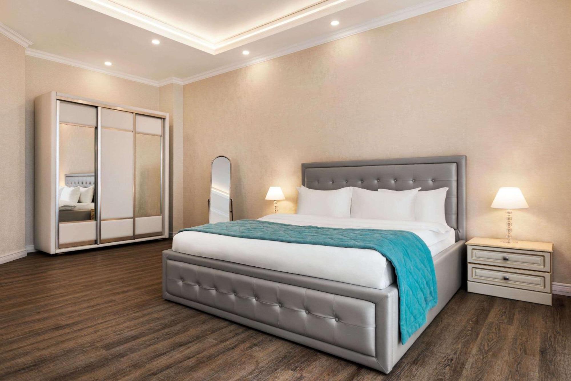 Ramada By Wyndham Shymkent Hotel ภายนอก รูปภาพ