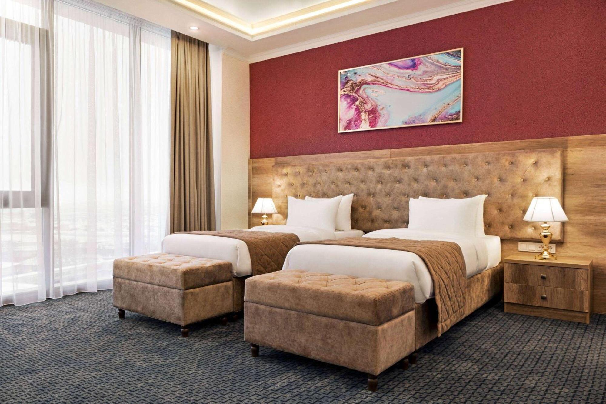 Ramada By Wyndham Shymkent Hotel ภายนอก รูปภาพ