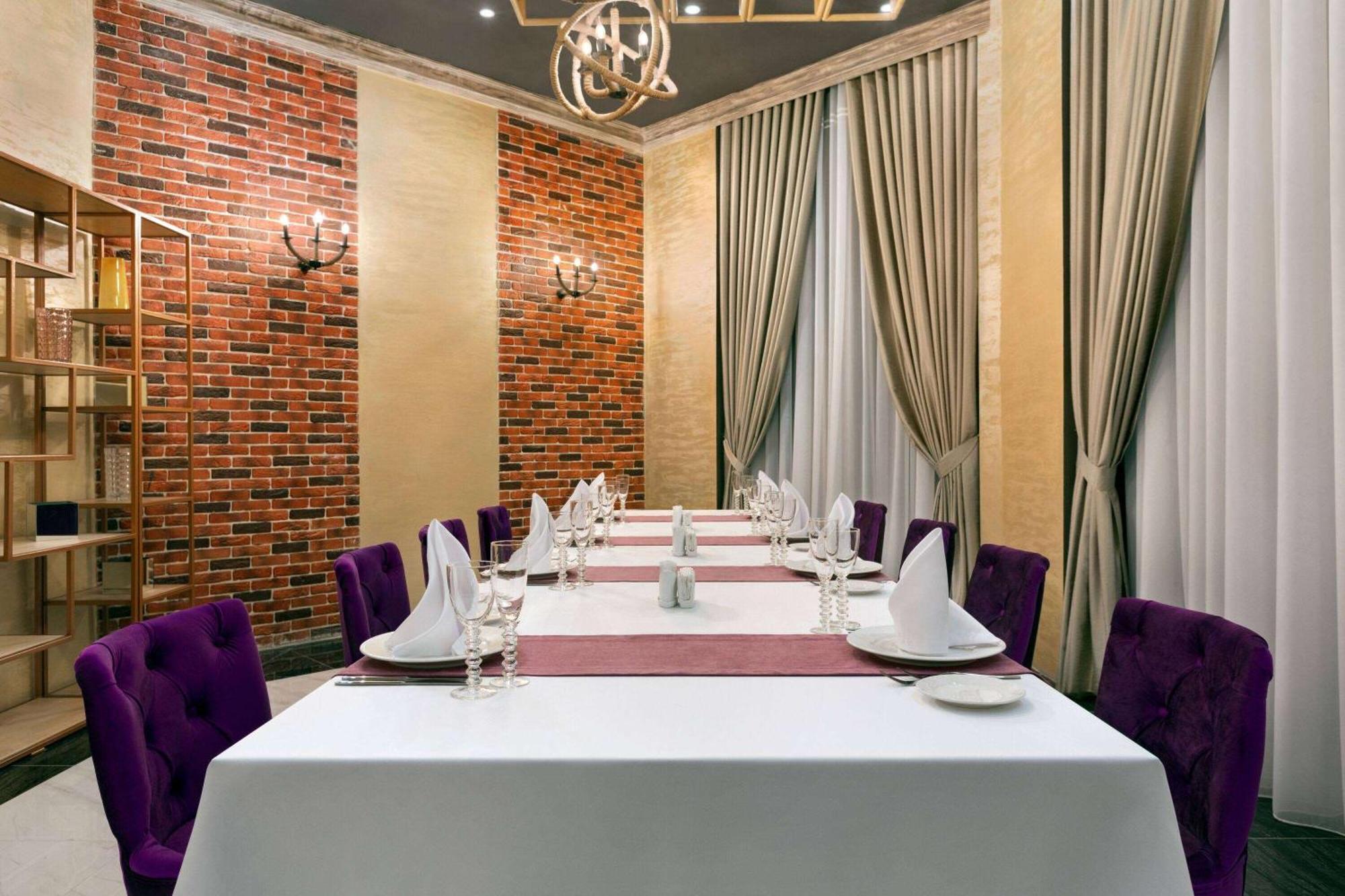 Ramada By Wyndham Shymkent Hotel ภายนอก รูปภาพ