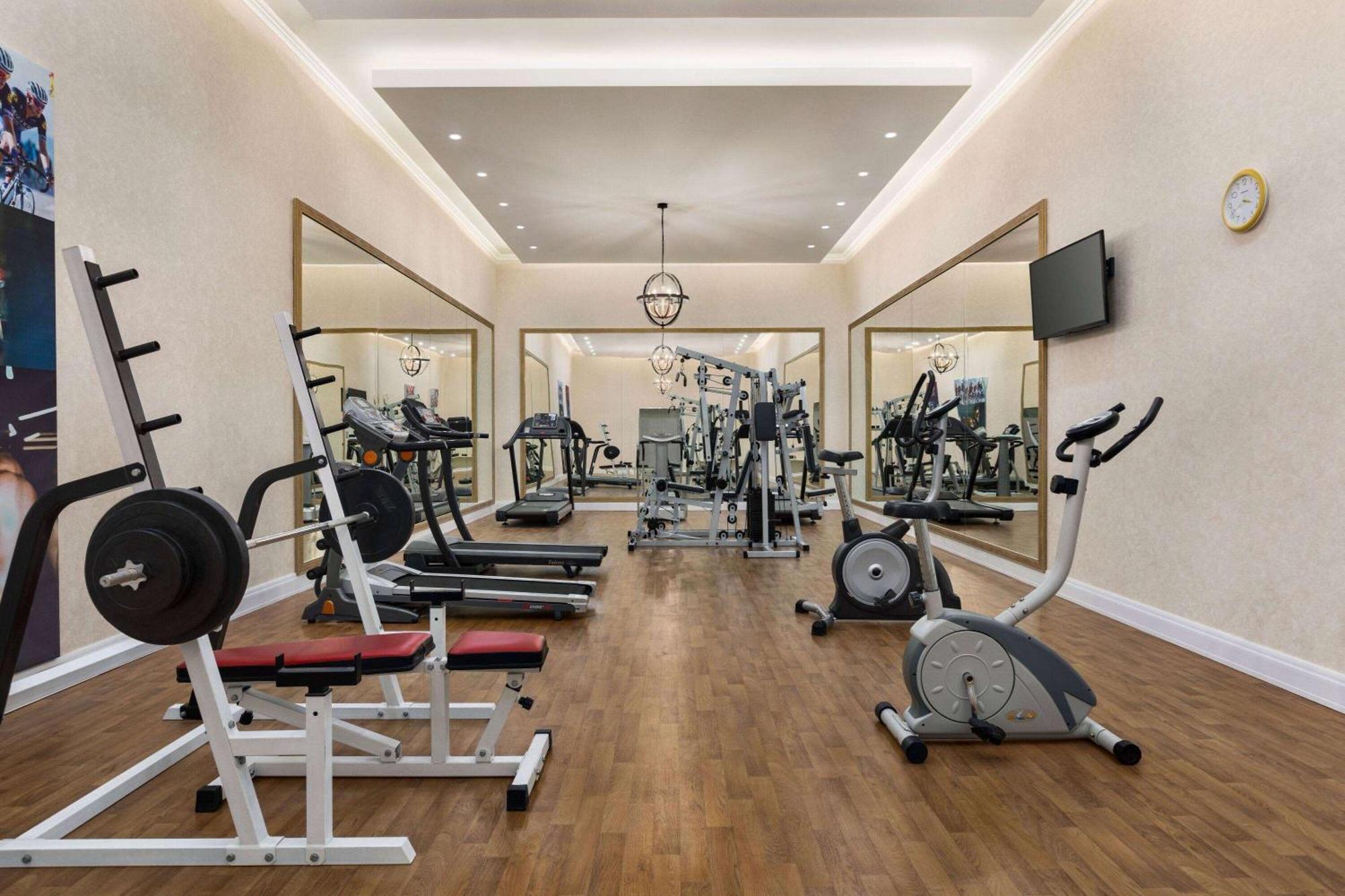 Ramada By Wyndham Shymkent Hotel ภายนอก รูปภาพ