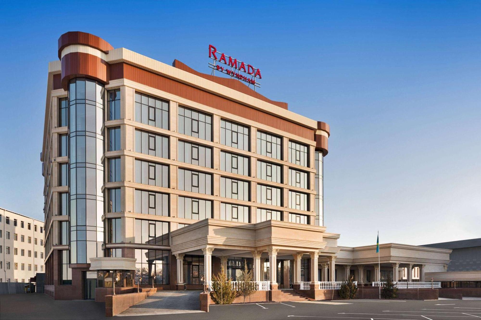 Ramada By Wyndham Shymkent Hotel ภายนอก รูปภาพ