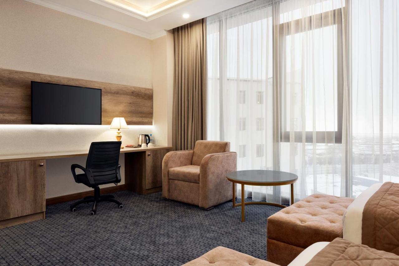 Ramada By Wyndham Shymkent Hotel ภายนอก รูปภาพ