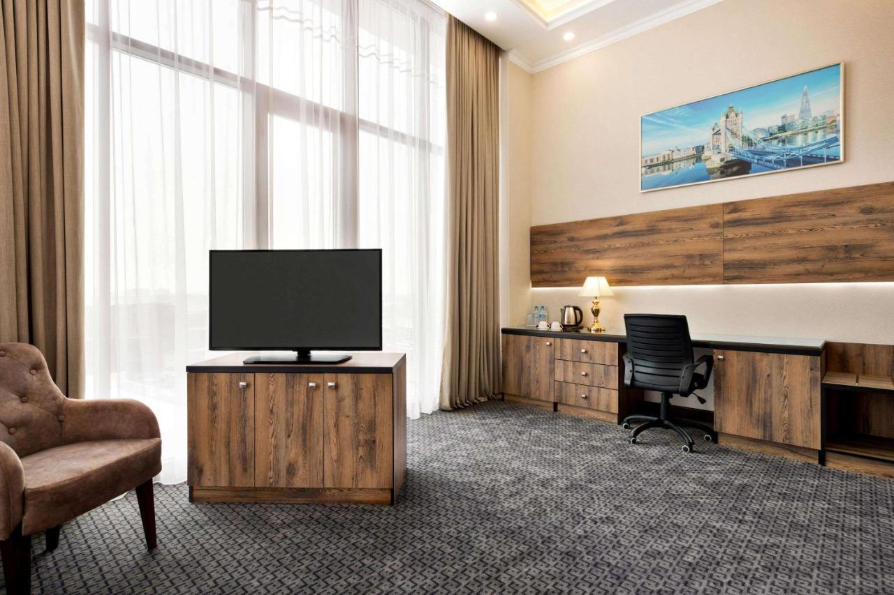 Ramada By Wyndham Shymkent Hotel ภายนอก รูปภาพ